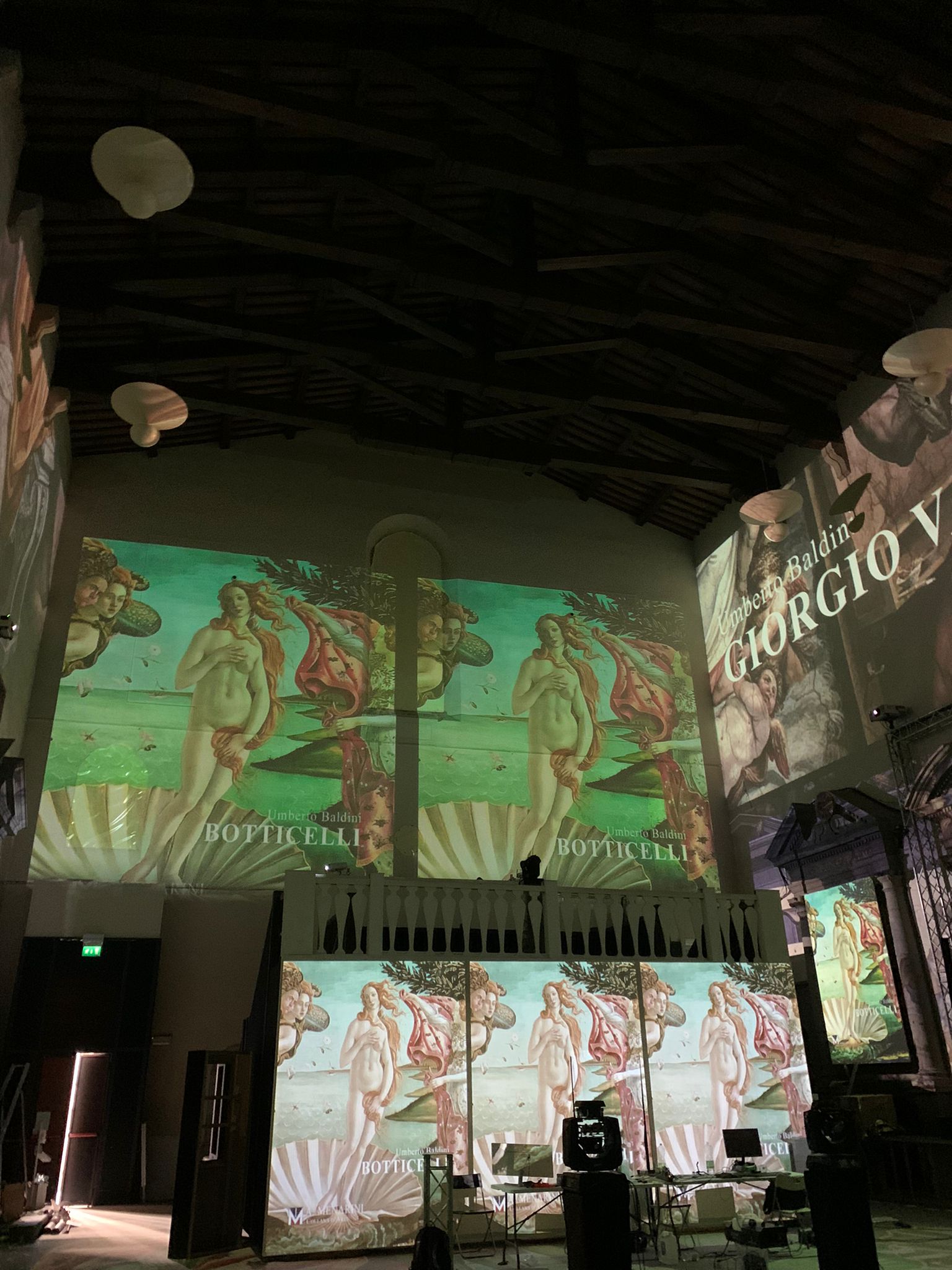 Videoprojections in the church of Santo Stefano al Ponte