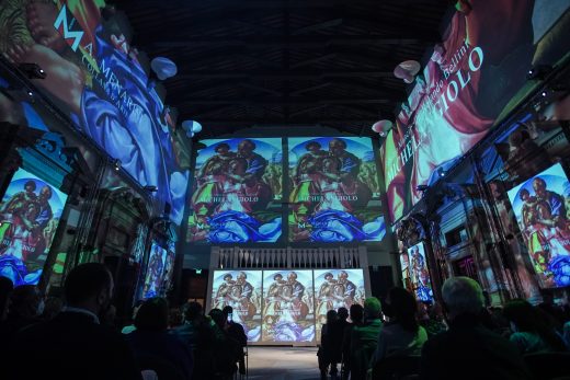 Videoprojections in the church of Santo Stefano al Ponte